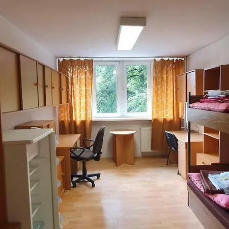 Dom Studencki Mikrus Vandrarhem *